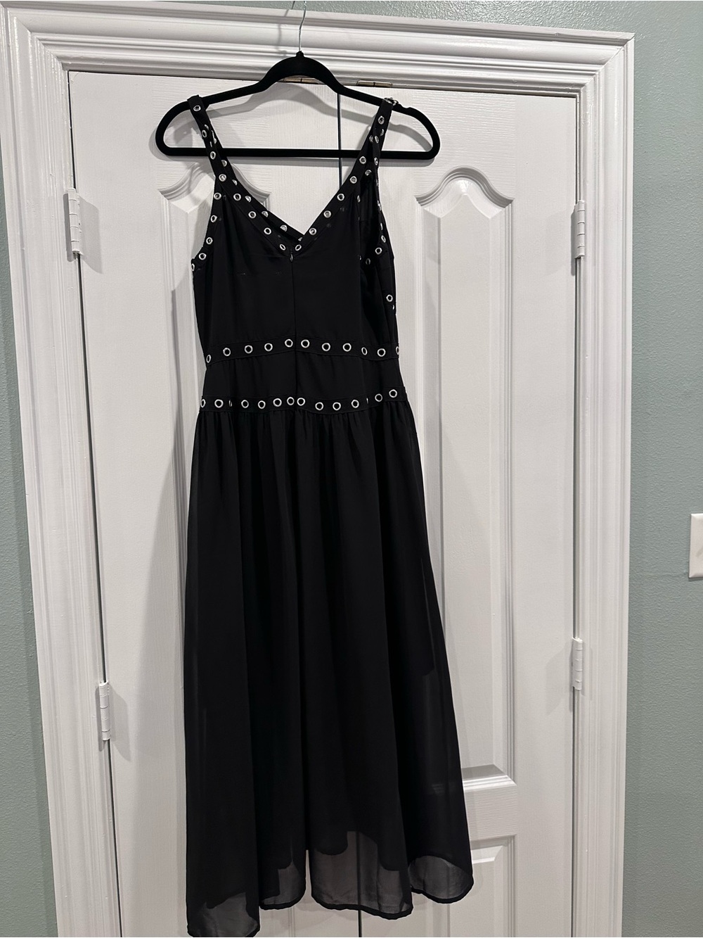 Black Grommet Detail Midi Dress - Women's - Picture 5 of 5